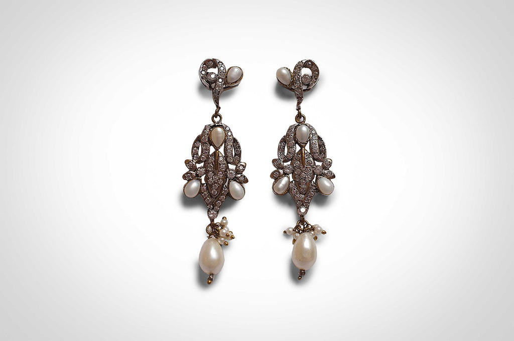 Pearl drop earrings